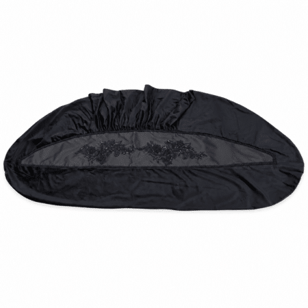 Mantilla de cintón de terciopelo negro artesanal con raso y aplicaciones de lentejuelas