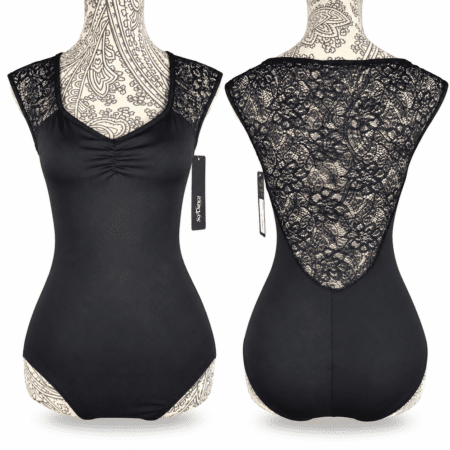 Maillot Sodança negro con espalda de encaje floral y escote fruncido, vista frontal y trasera