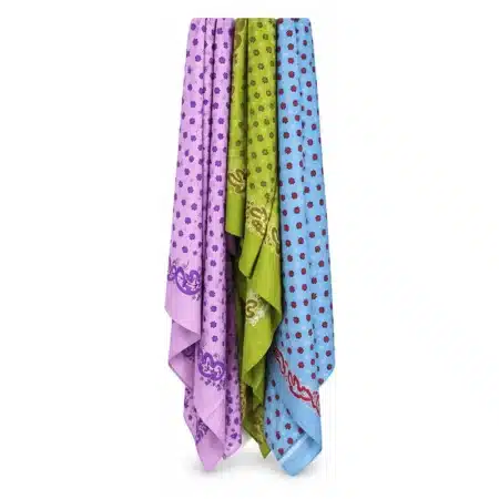 Pañuelo huertano León floral de viscosa 100x100 cm en lila, verde y azul celeste