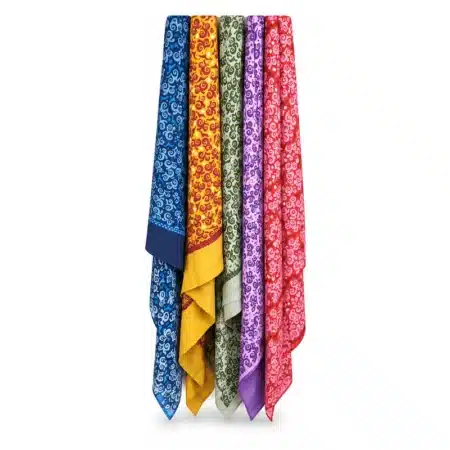 Pañuelo huertano Ciprés arabescos de viscosa 100x100 cm en azul, amarillo, verde, lila y rojo